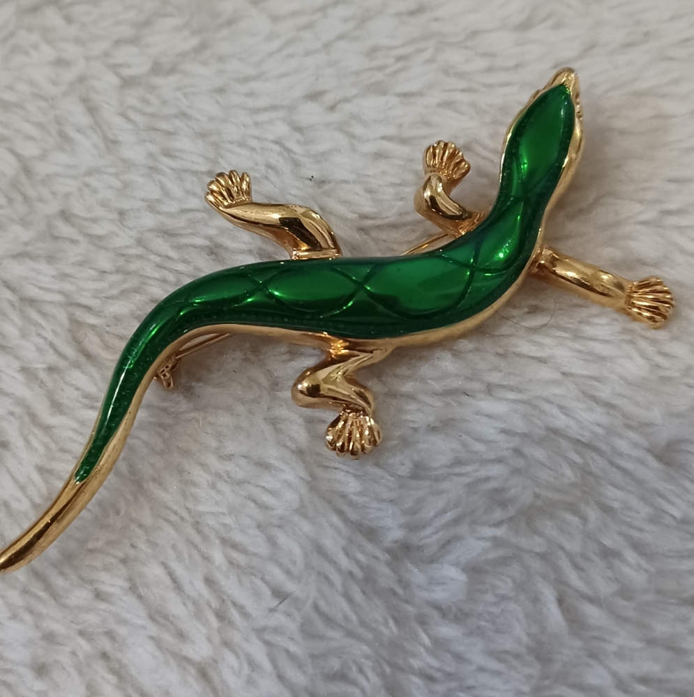 Lizard brooch